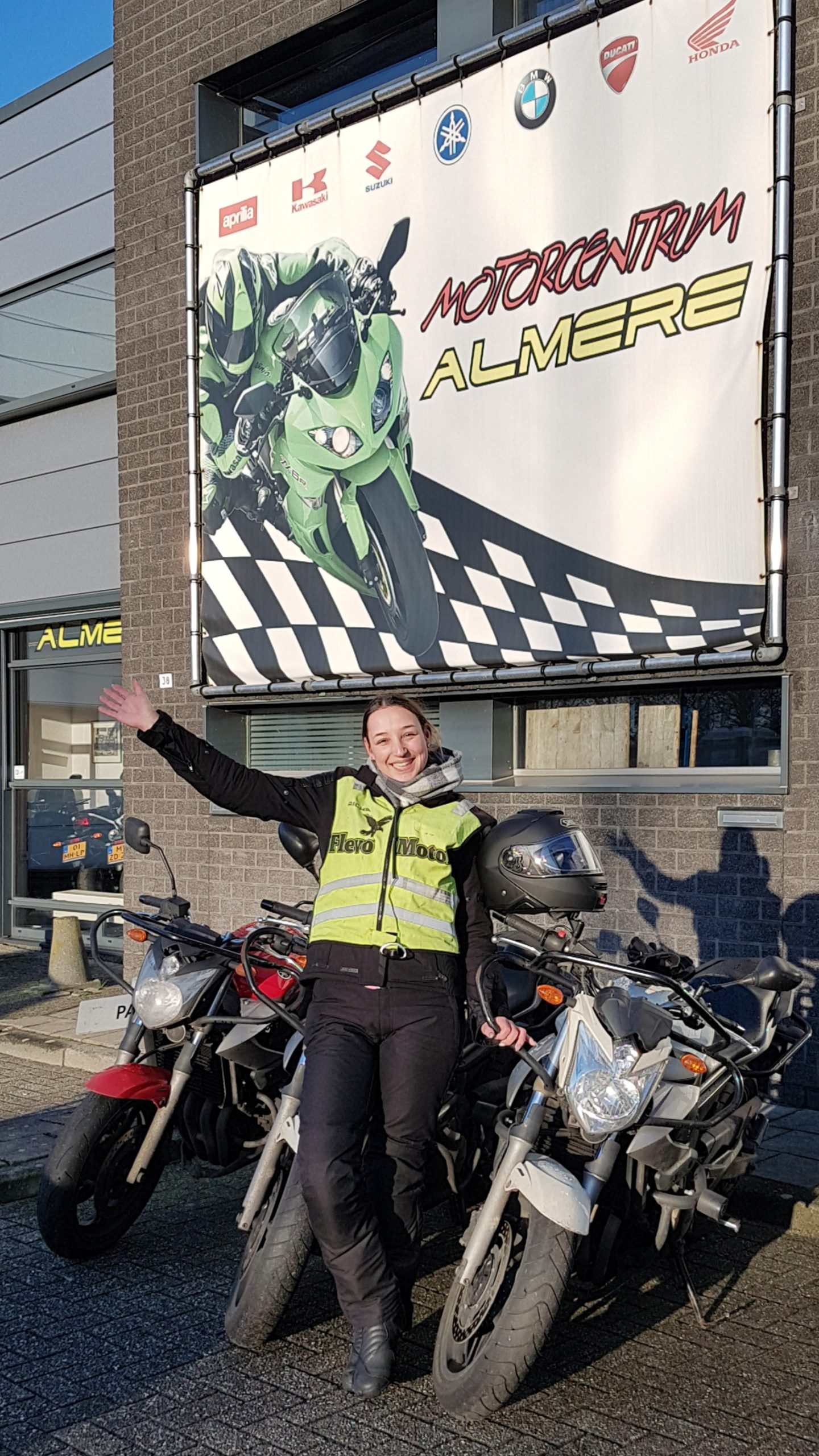 Je motorrijbewijs haal je bij de leukste motorrijschool uit Almere!  Meld je snel aan voor een kennismakingsles! En rij deze zomer op je eigen motor!