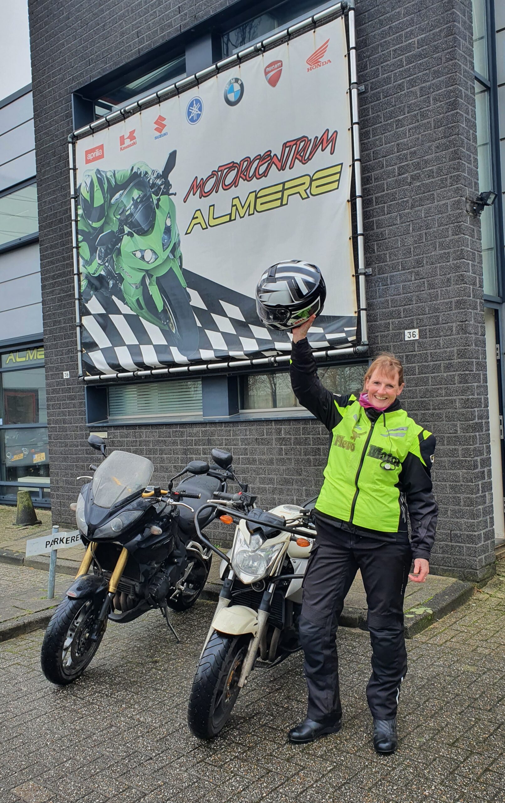 Kirsten ook geslaagd bij FlevoMotor voor haar motorrijbewijs.